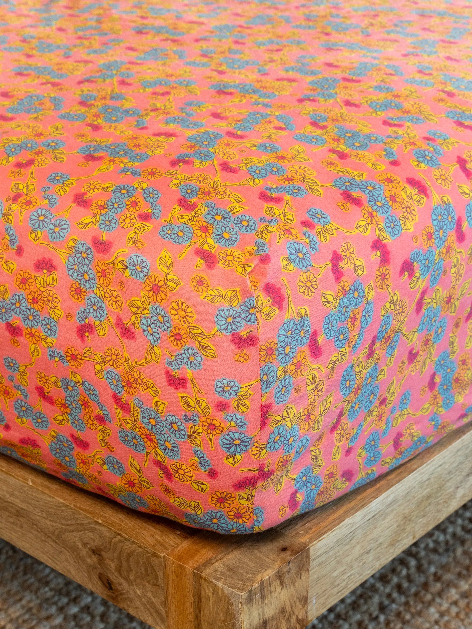 Mix & Match Cotton Fitted Sheet - Coral Daisy Toss